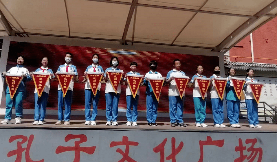 邢台七中十五中联合校举行主题升旗仪式暨心理健康教育宣传月启动仪式