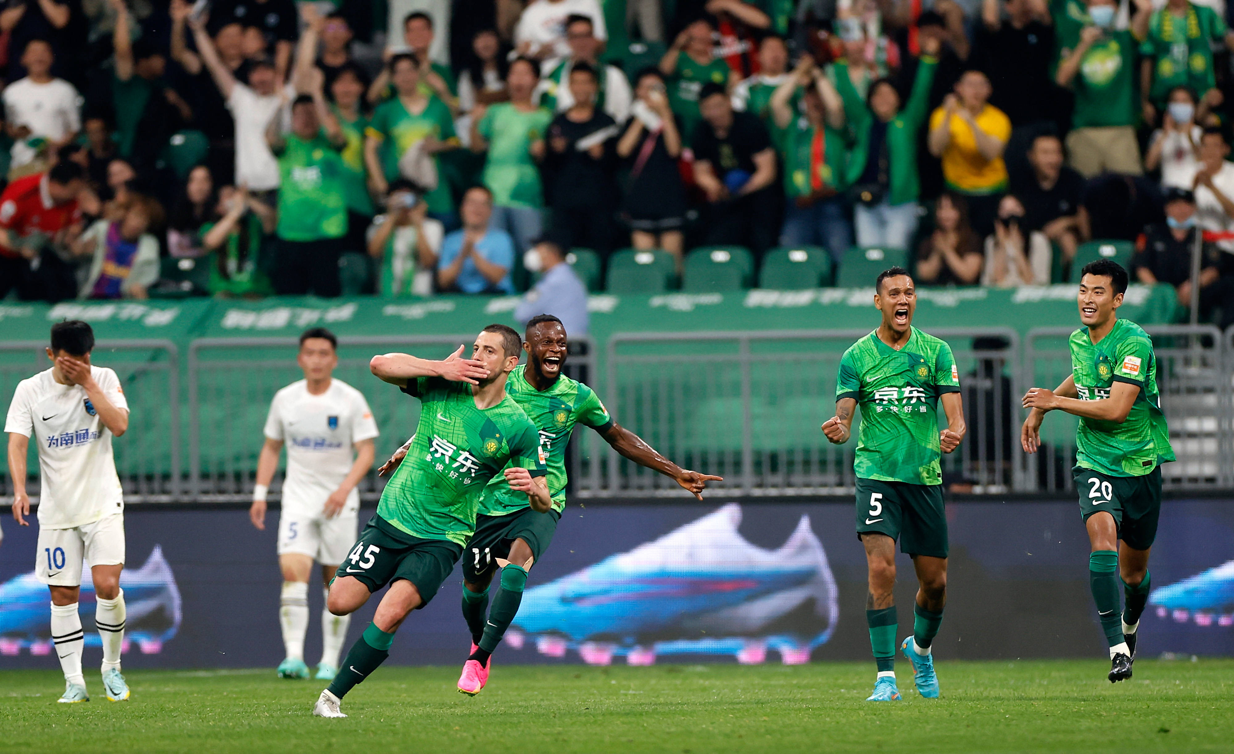 北京国安迎"新工体"首胜_北京国安队_支云队_新华社