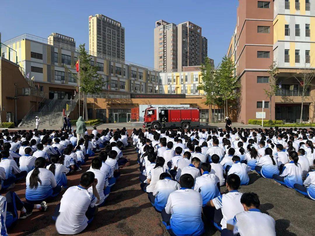 安全防线——青岛广雅中学五月份逃生演练暨应急技能培训_疏散_方法