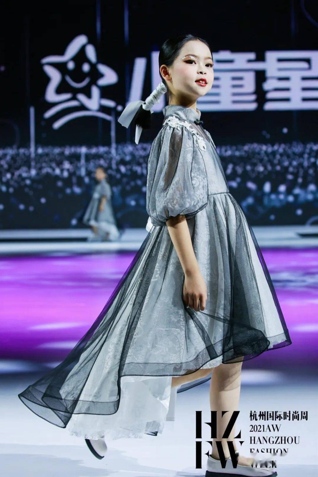 小童星拥有数十项国家知识产权少儿模特考级教材,师资力量强大.