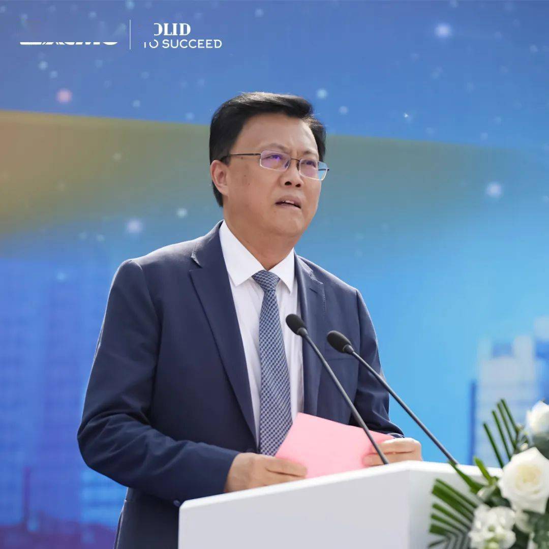 徐州经开区党工委委员姚桂梅,徐工集团总经理孙雷,徐工机械总裁,党委