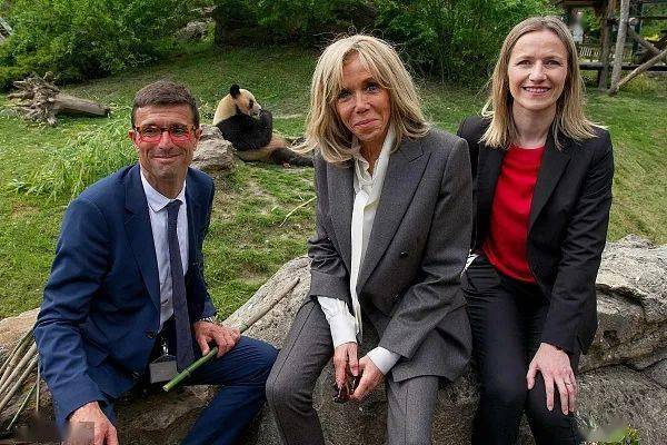 亲属遇袭后,法国第一夫人布吉丽特告别"干儿子"大熊猫圆梦_ur_derni