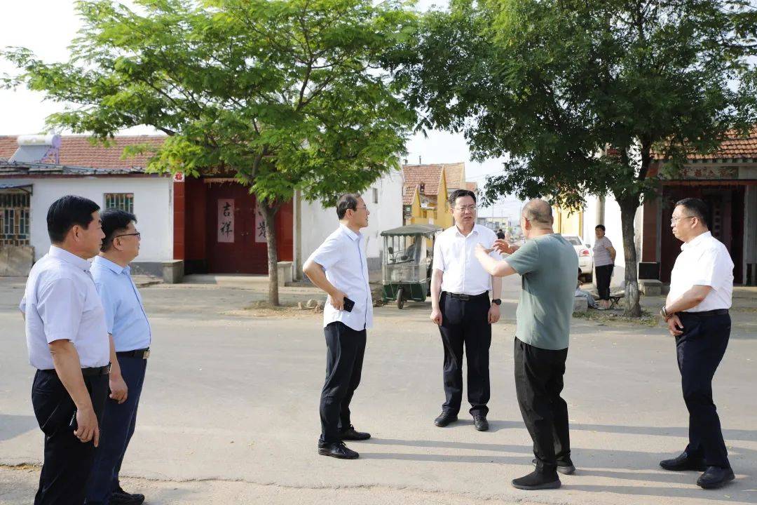 潍坊市人社局党组成员,社保中心主任郭家荣到冶源街道查看帮扶情况_庙
