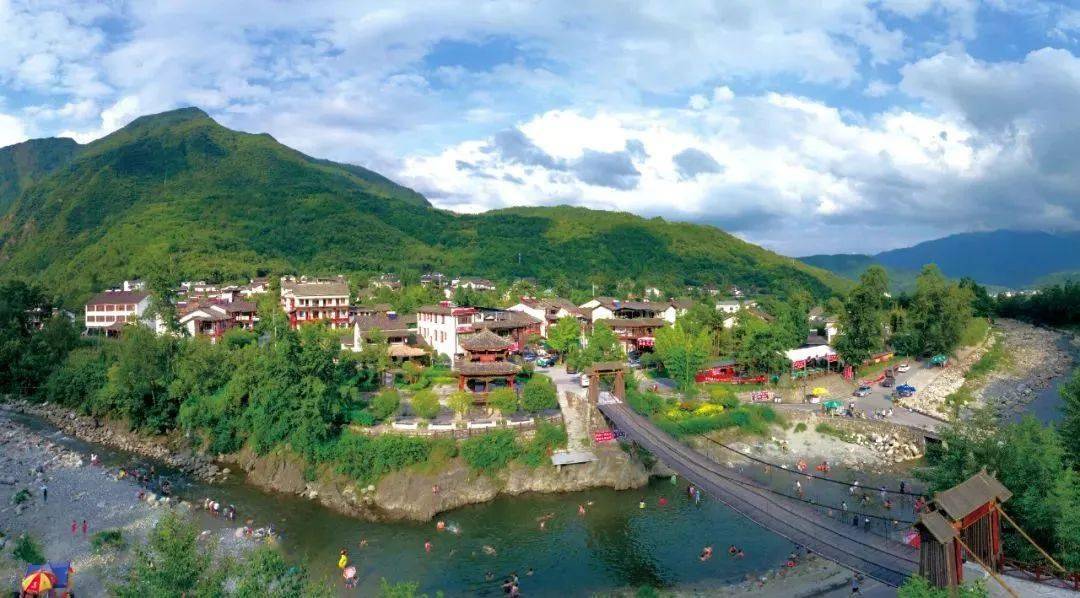 阴平村联系电话:0839-7802024地址:广元市青川县境内青溪古城夜晚的