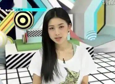 之后还主持了芒果台音乐节目《mtv天籁村》