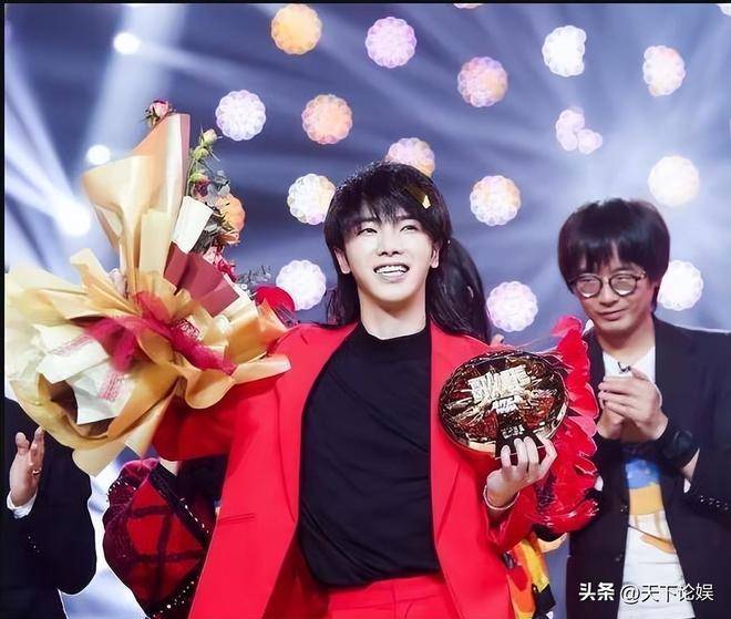 华晨宇张艺兴做音乐不出圈,还是听众在"穿着棉裤洗澡"?