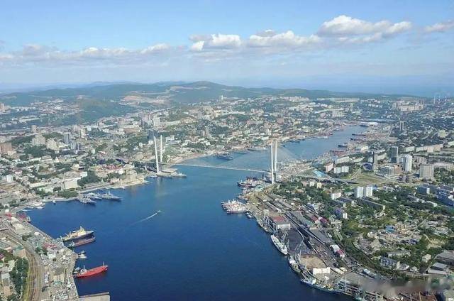 清政府清政府黑龙江以北,外兴安岭以南约60万平方公里的领土与库页岛