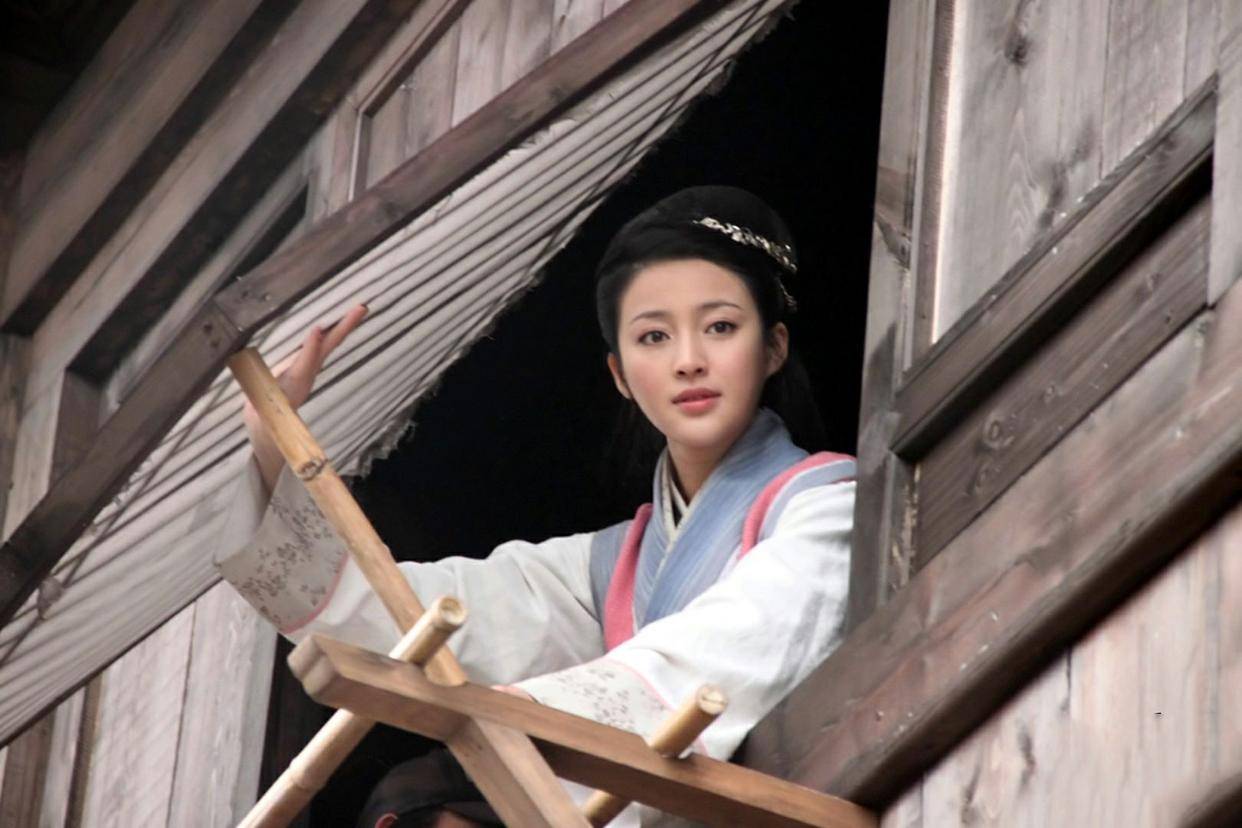 在小说中,王婆是专门从事于说媒娶亲,针灸看病的行业,在《水浒传》里