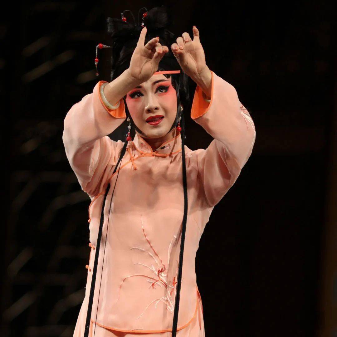 北青艺评专访了福建省梨园戏实验剧团团长,表演艺术家曾静萍,听她讲述