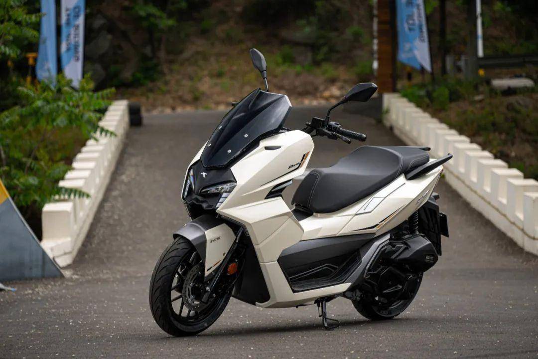 又一款150ml水冷踏板上市!台荣ron 150t来了_搜狐汽车_搜狐网