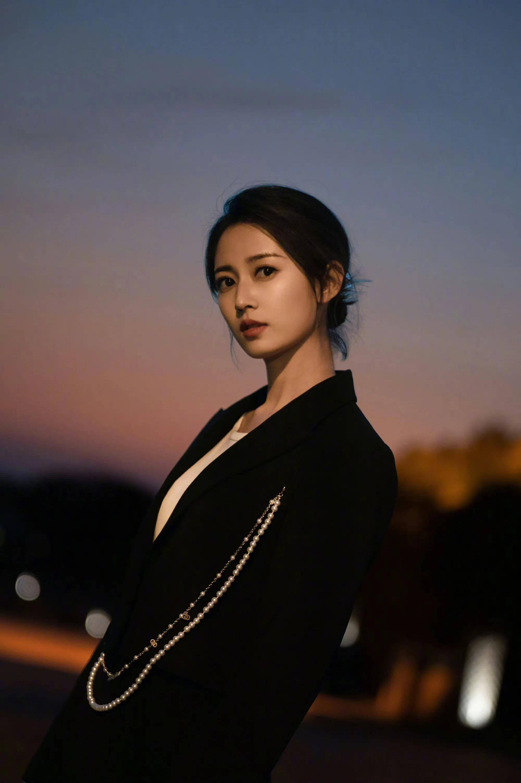 明星陈钰琪时尚合集出水芙蓉婀娜多姿