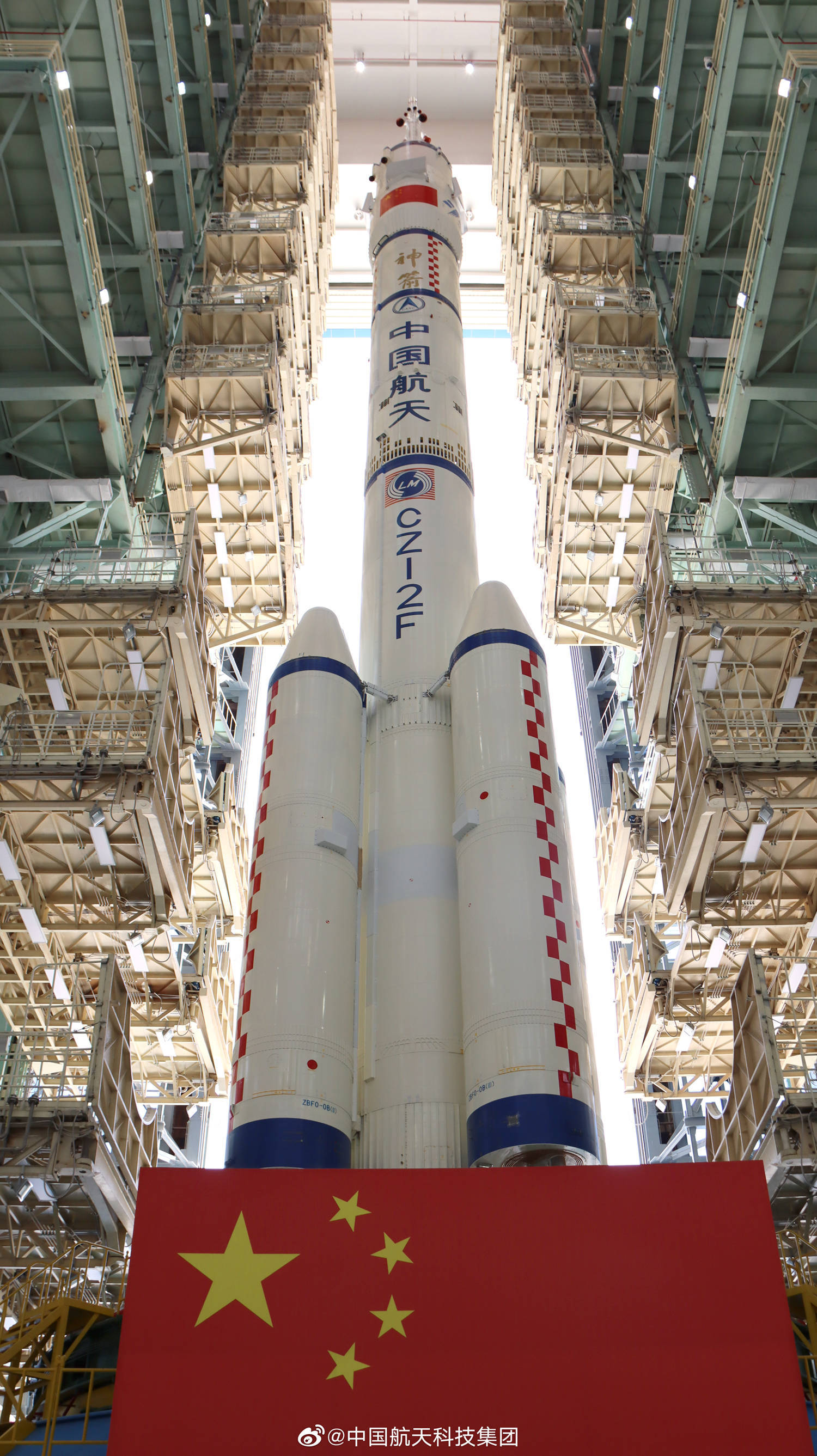 按计划,神舟十五号乘组在与神舟十六号乘组完成交接后,将于今年6月