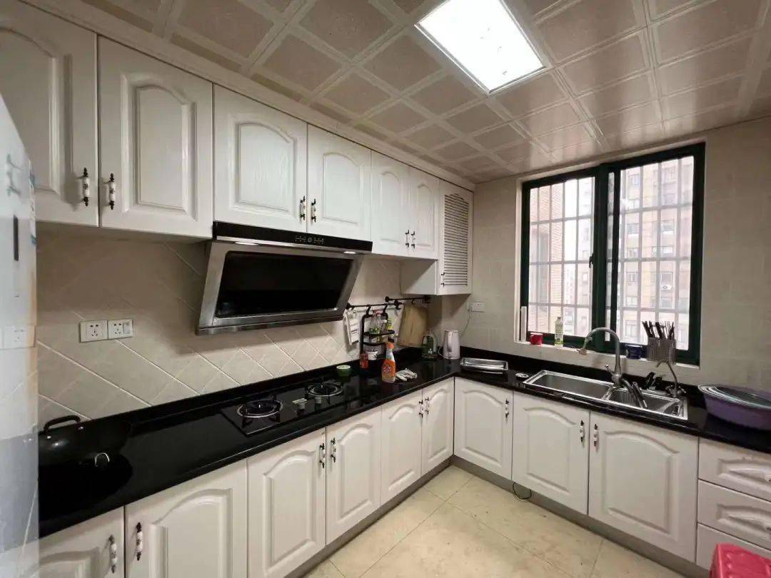 8万《左邻右里》2,左邻右里多层4楼复式138平方,户型好,纯毛坯,超大