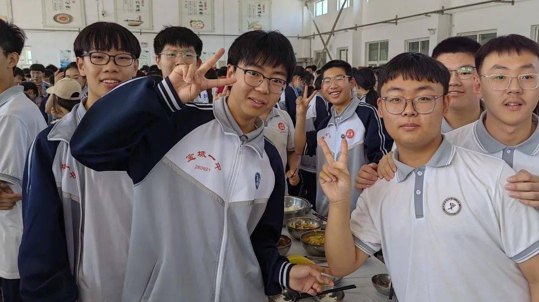 情系师生送温暖 凝心聚力鼓干劲——宝坻一中校领导慰问高一年级劳动