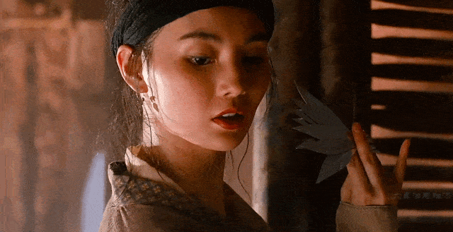 上一秒她跟你软玉温香,下一秒就射出柳叶镖夺人性命,还做成人肉包子供