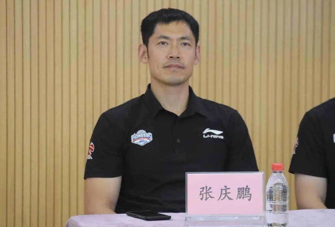 局党委书记暴亭琨,葛沽镇党委书记刘桂宏,津南区教育局副局长张洪祥