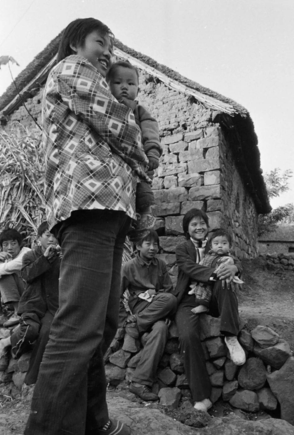 摄影师简介李百军,1955年出生于山东沂蒙山区农村家庭,七十年代大学