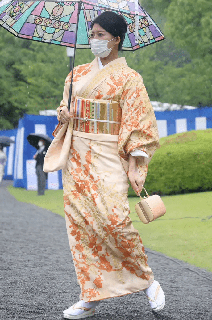 日本皇室齐聚游园会!