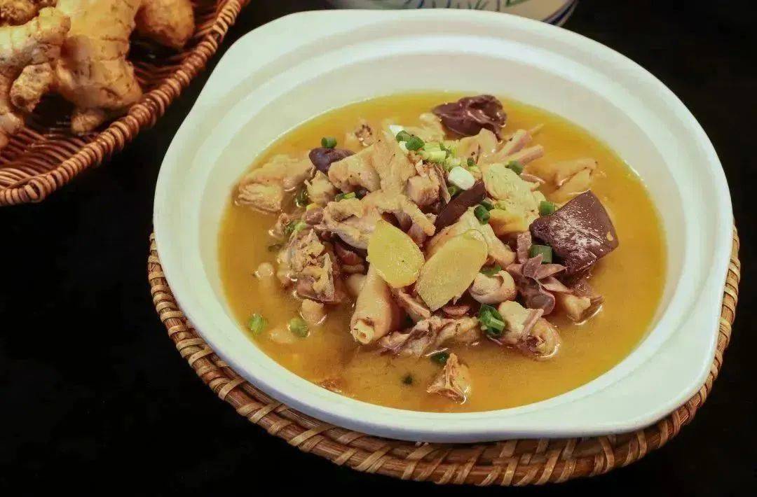 老姜煨土鸡01把季节搬入餐桌——5月26日夏季菜上新满载着时令的香气