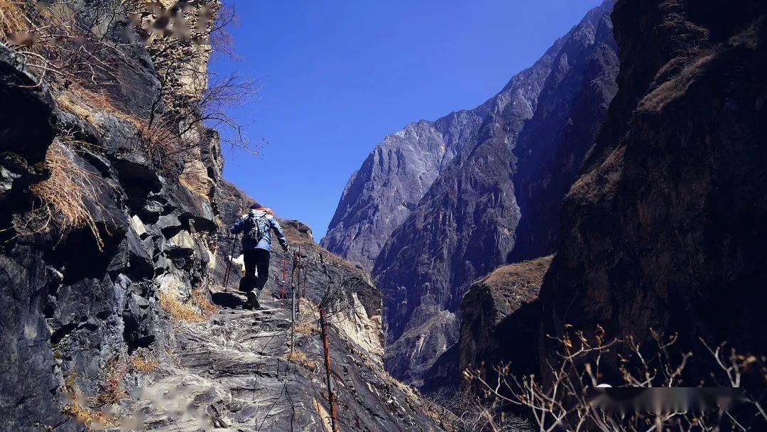【遇见峡谷情深5日】虎跳峡高路徒步,28道拐,halfway,龙洞瀑布,梵尘