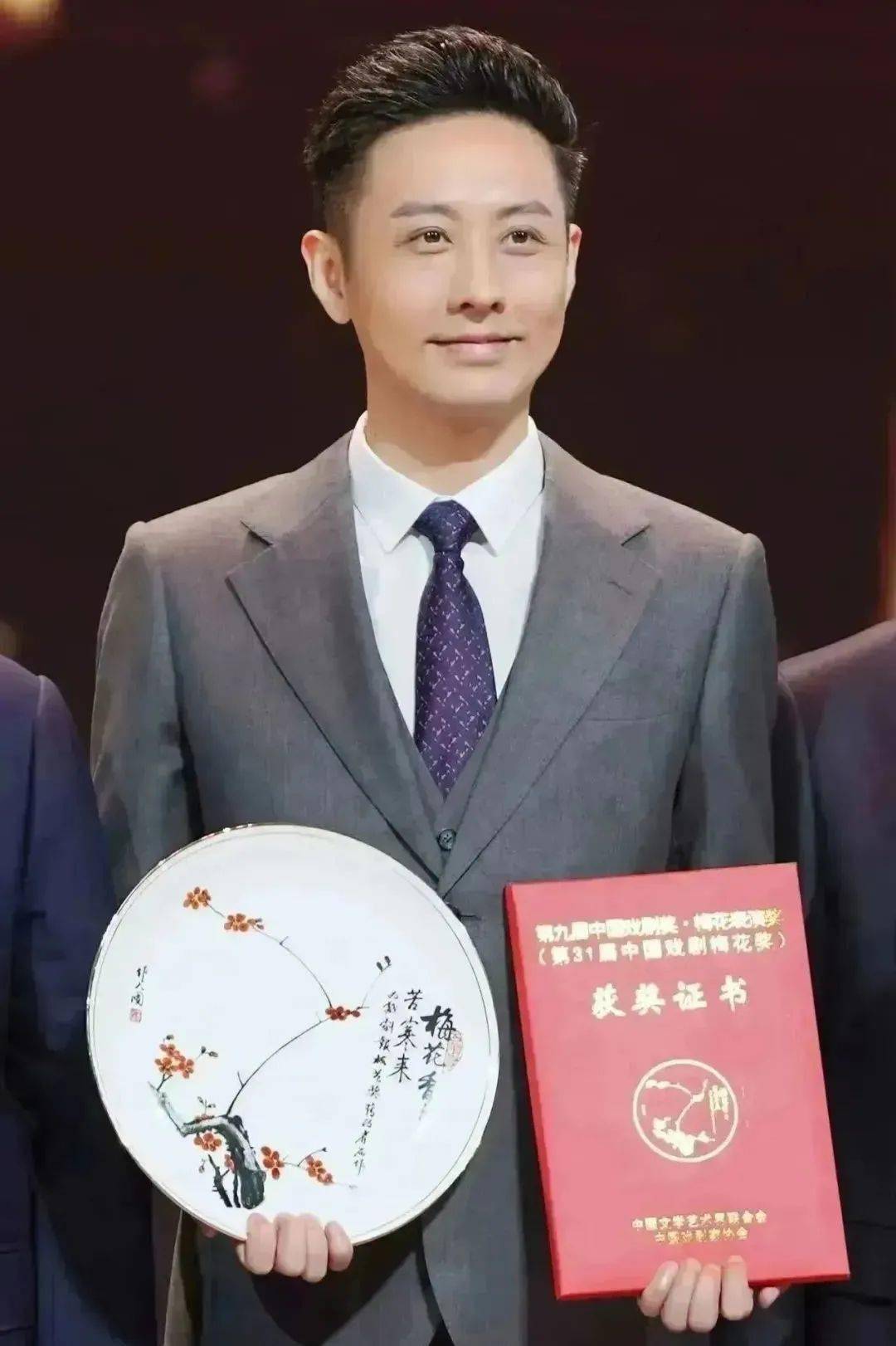 他们二人曾荣获京剧演员郭伟昆曲演员施夏明他们是有两位泰州观众熟悉