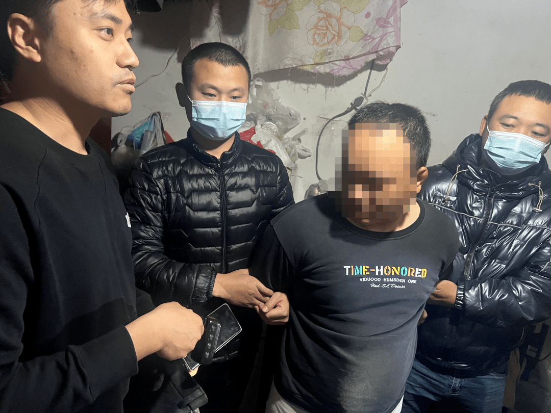 犯罪嫌疑人陶某因购房需求向犯罪嫌疑人朱某购买了4枚公章后因四名