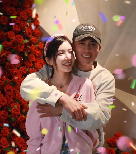 杜淳妻子王灿过生日,首次公开年龄,被嘲"二婚嫁一婚"_明星_感情_名声