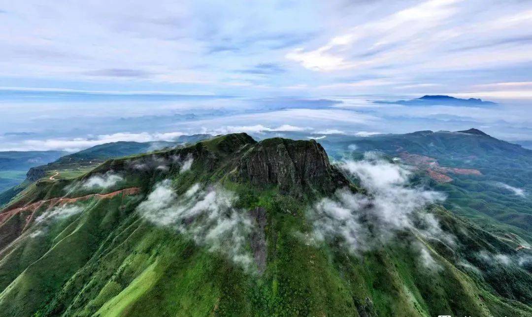 第一高峰镇龙大圣山去赴一场云海的视觉盛宴到镇龙大圣山去吧神秘梦幻