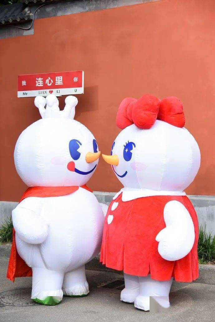 蜜雪冰城出新ip了,雪王都有女朋友了,我真的会哭!_奶茶_微博_周边