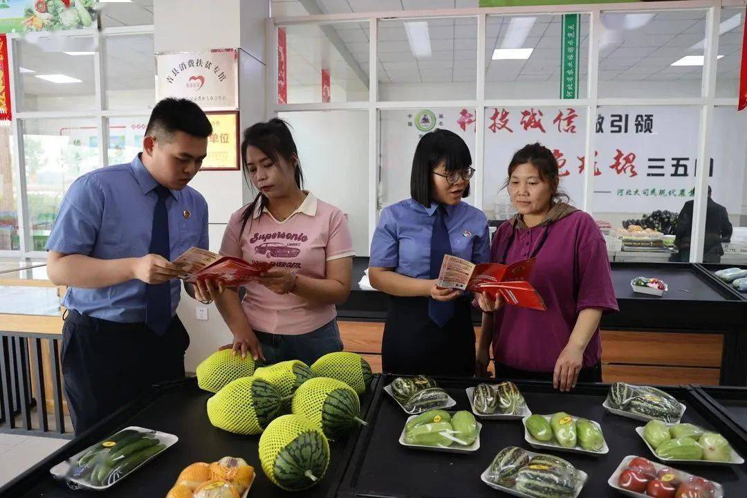 "美好生活·民法典相伴" 青县人民检察院民法典宣传走进乡村大集_群众