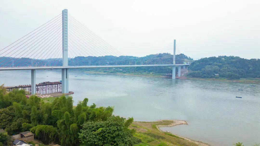 神臂城长江大桥为原泸州市合江新城过江通道(白沙长江大桥),是泸州市