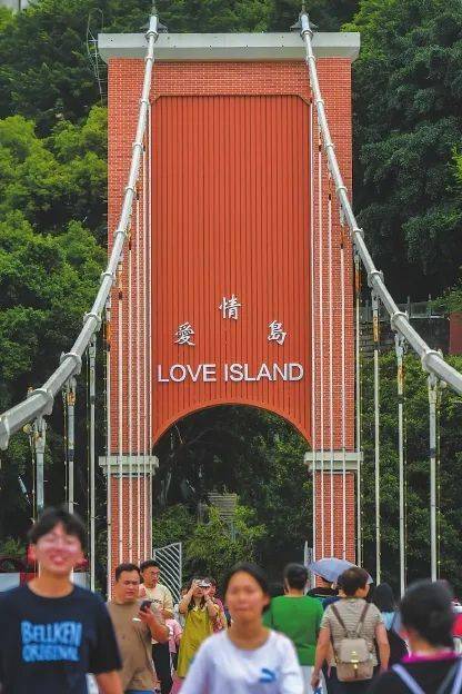 fadi 媒体聚焦 | 相思桥和"最美婚姻登记处"披红妆,红砖风貌让爱情岛