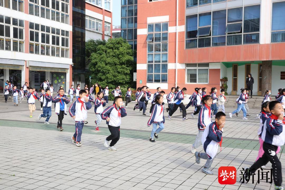 苏州望亭中心小学开展防震紧急避险应急疏散演练_全体师生_操场_要求