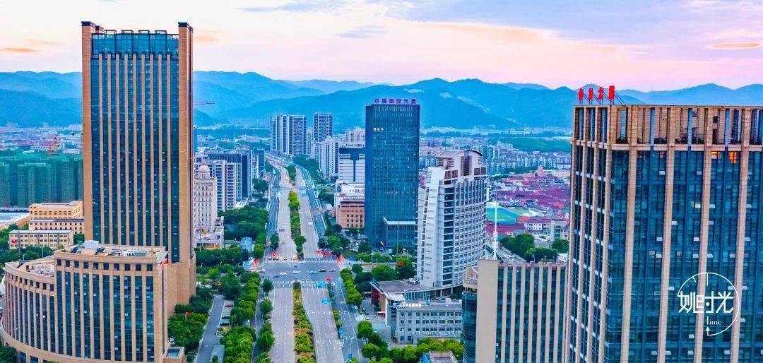 不仅仅是高楼,南雷南路上还有余姚四中,余姚市档案馆,远东工业城等