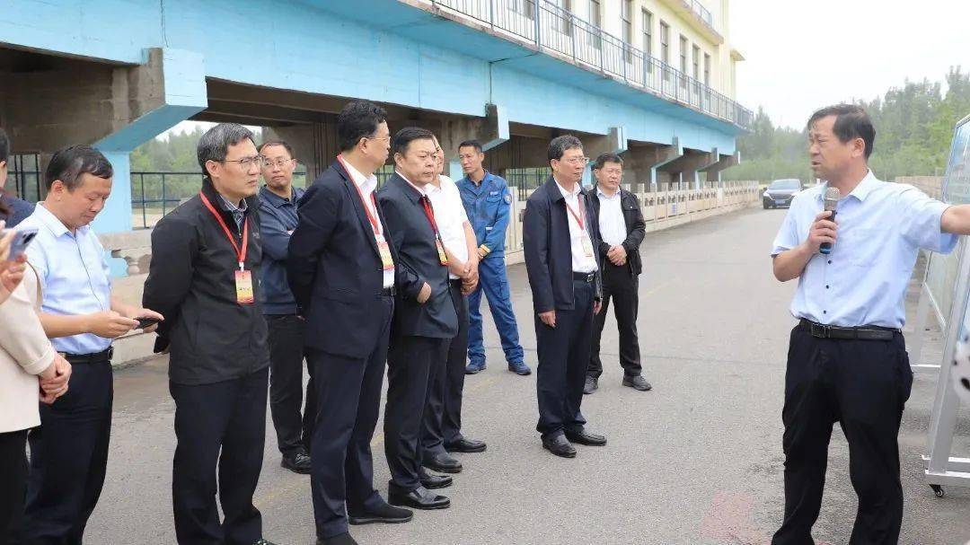 市人大常委会党组副书记,副主任杜昌华一行来我县调研农村供排水能力