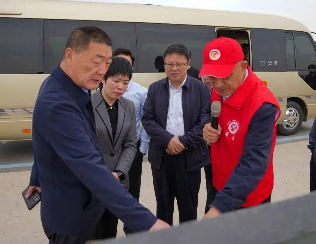 与会作家在宋公堤"宋公纪念亭"采风与会作家走进"非遗"项目,滨海县五