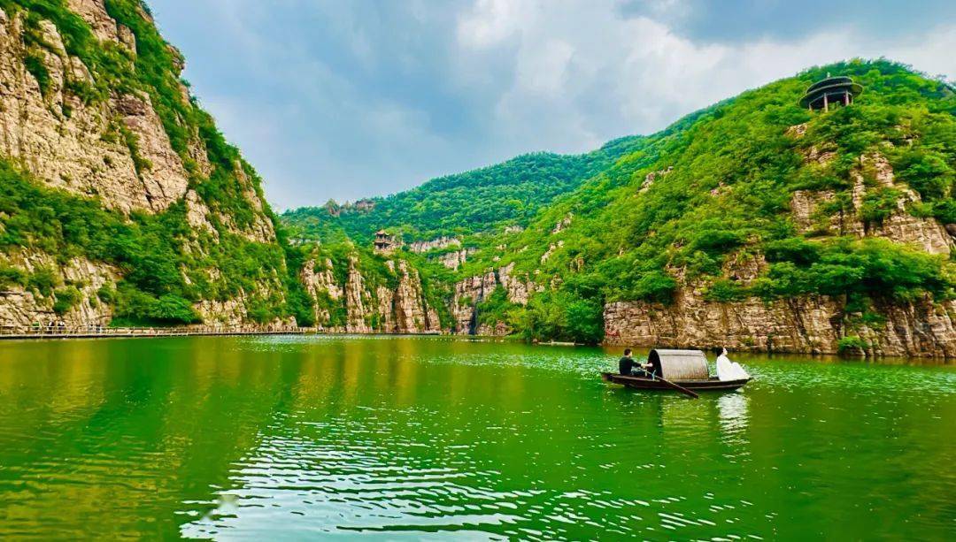 凭本人有效身份证和学生证(或学信网相关信息),享受青要山景区门票免