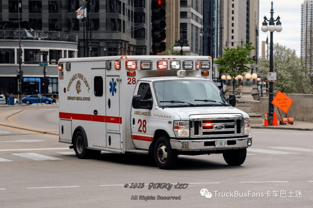 在芝加哥街头最常见的救护车就是上图这辆基于福特e450底盘上改造的