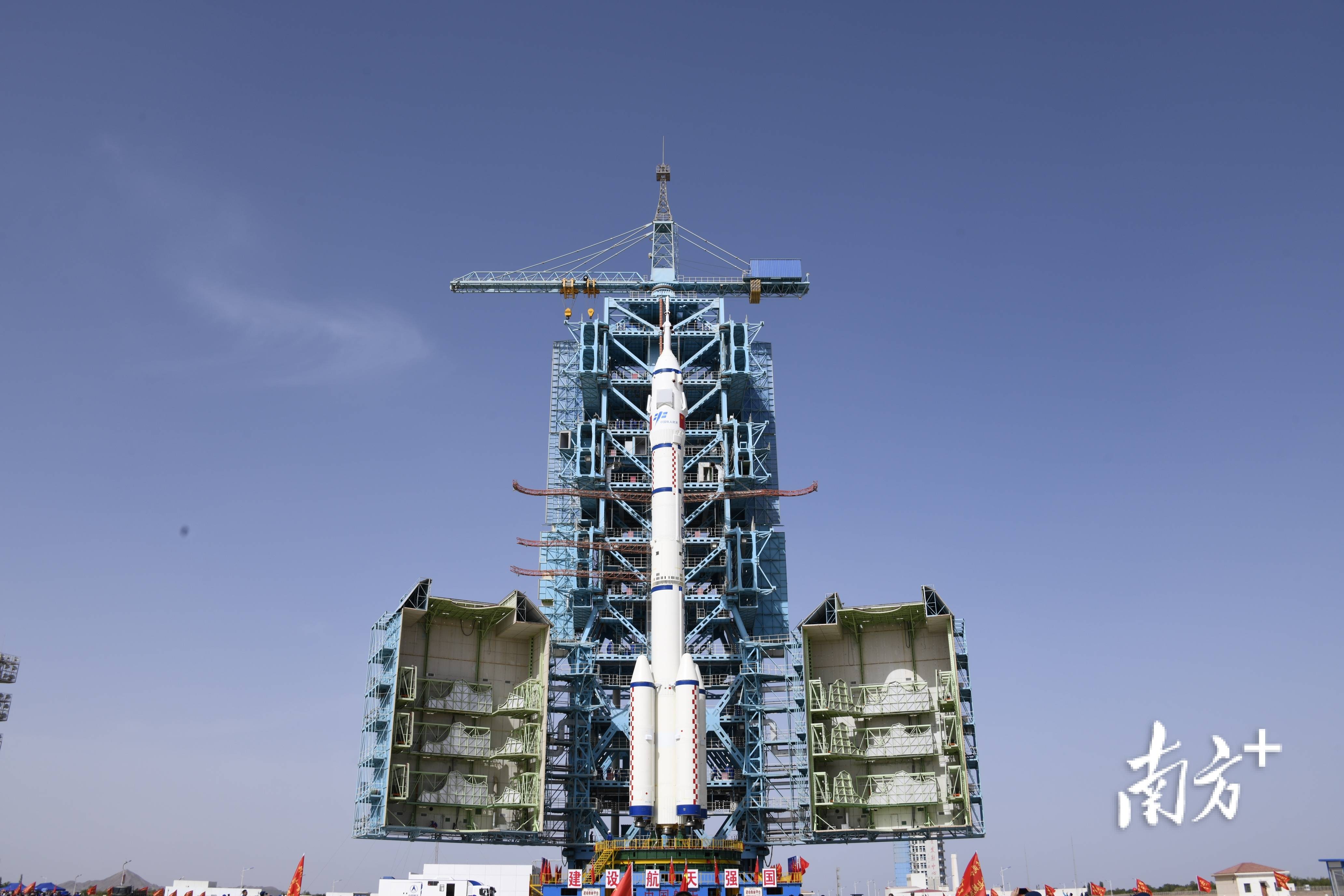 "神箭"成功发射,神舟十六号乘组起航_运载火箭_故障_团队
