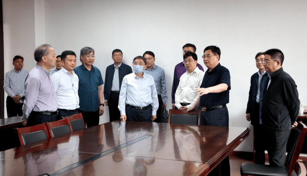 镇江市委常委,市委宣传部部长,市委秘书长陈可可,市政府党组成员黄