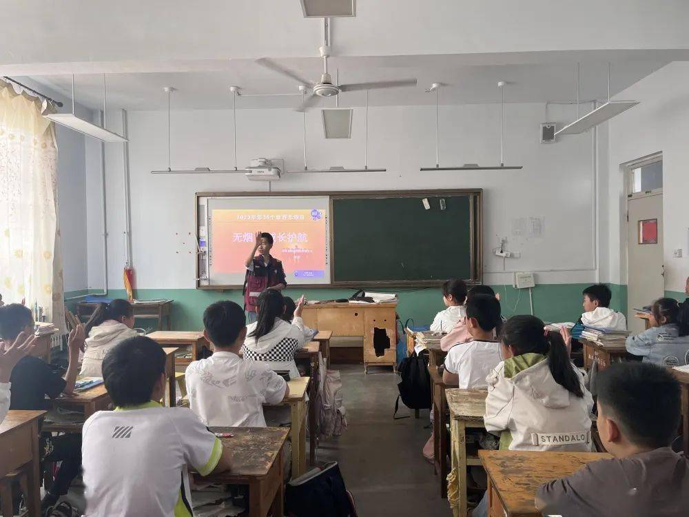 活动先后来到了穴坊初级中学,团旺初级中学,莱阳四中和开发区中心中学