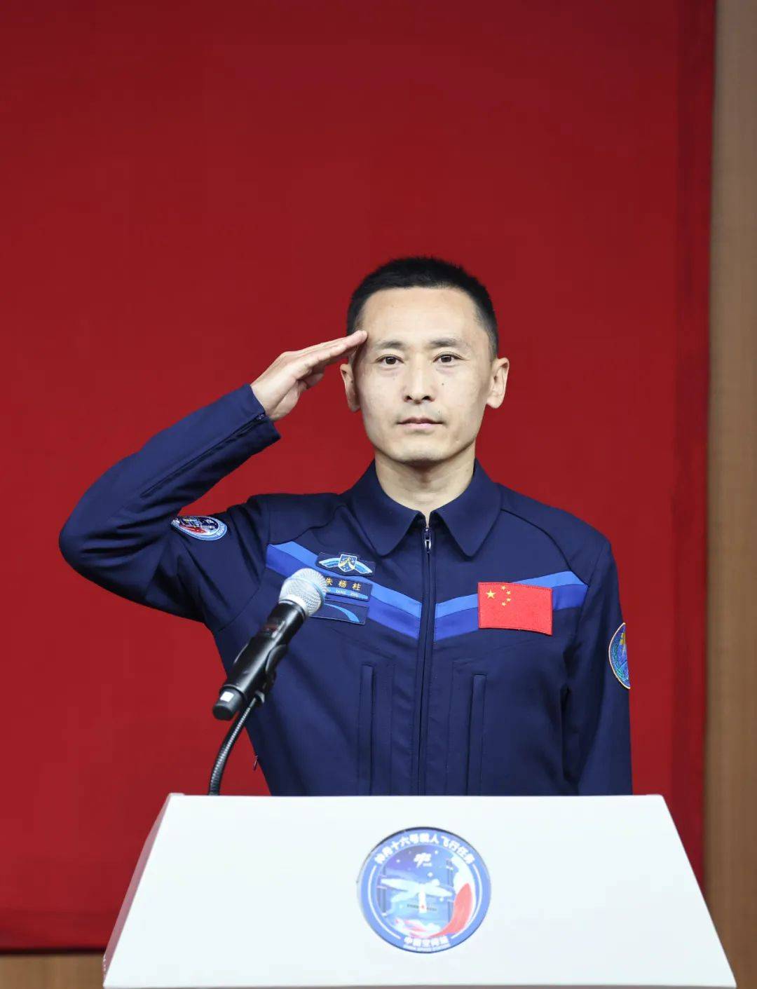 首次包含"航天驾驶员,航天飞行工程师,载荷专家"3种航天员类型;第三批