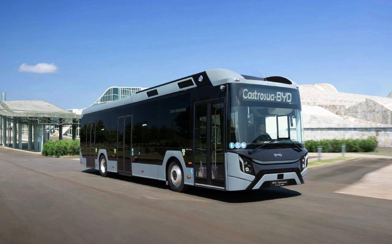 比亚迪与巴士制造商Castrosua合作推出首款定制化12米纯电巴士 可容纳超过90名乘客