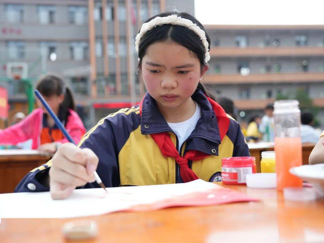 书画展风采——大方县文惠小学开展别样"六一"活动_作品_实验_能力