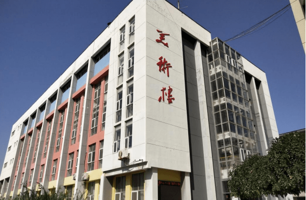 牟平育英艺术中学6月18日中招会现场宣讲!_教学班_美术