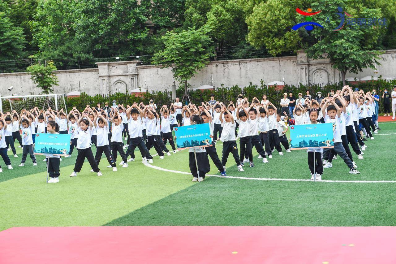 保定六一小学武术操视频的简单介绍 保定六一小学武术操视频的简单

先容
《六一小学武术表演》 武术资讯