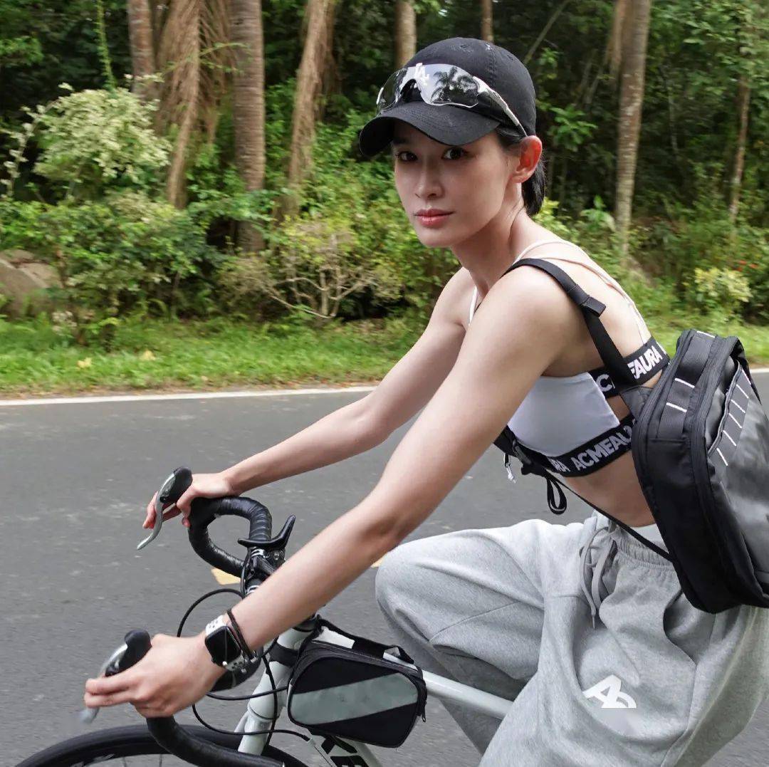 屈菁菁专访|为拍摄《深海危机》锻炼肌肉_生活_角色_运动