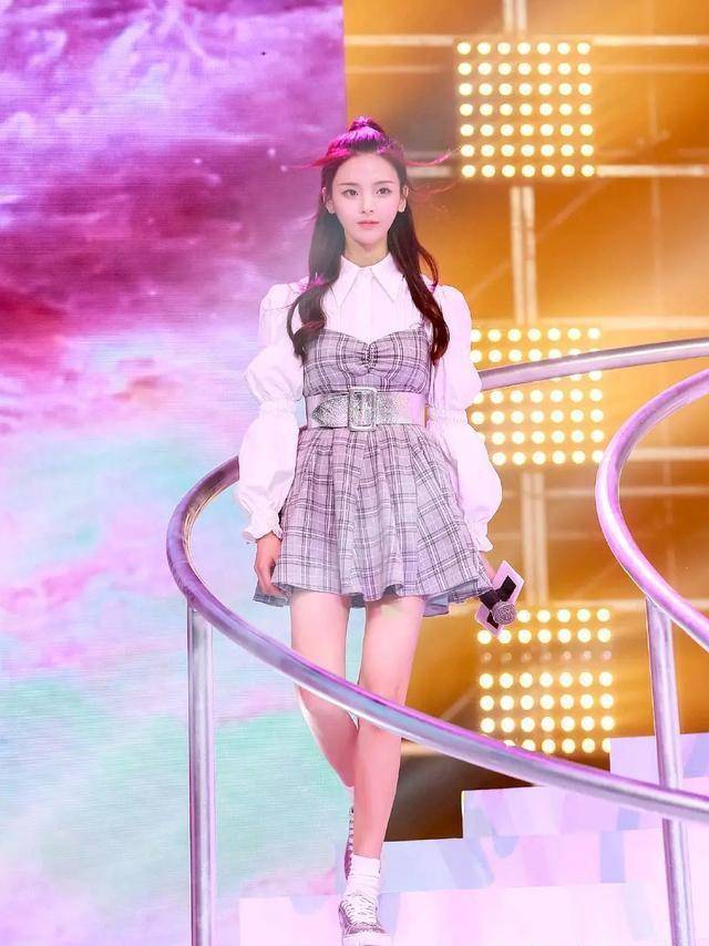 杨超越:直播发生意外走光露点!丰满傲人真空上阵50秒视频疯传?