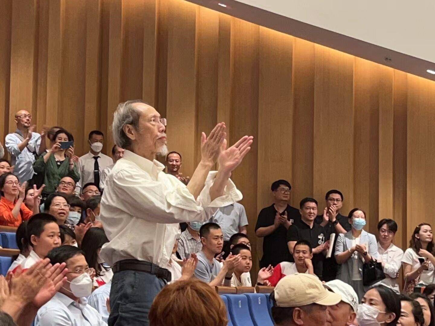 两个月前确诊白血病,川籍作曲家杨新民坚持办了一场"有温度的乐音"