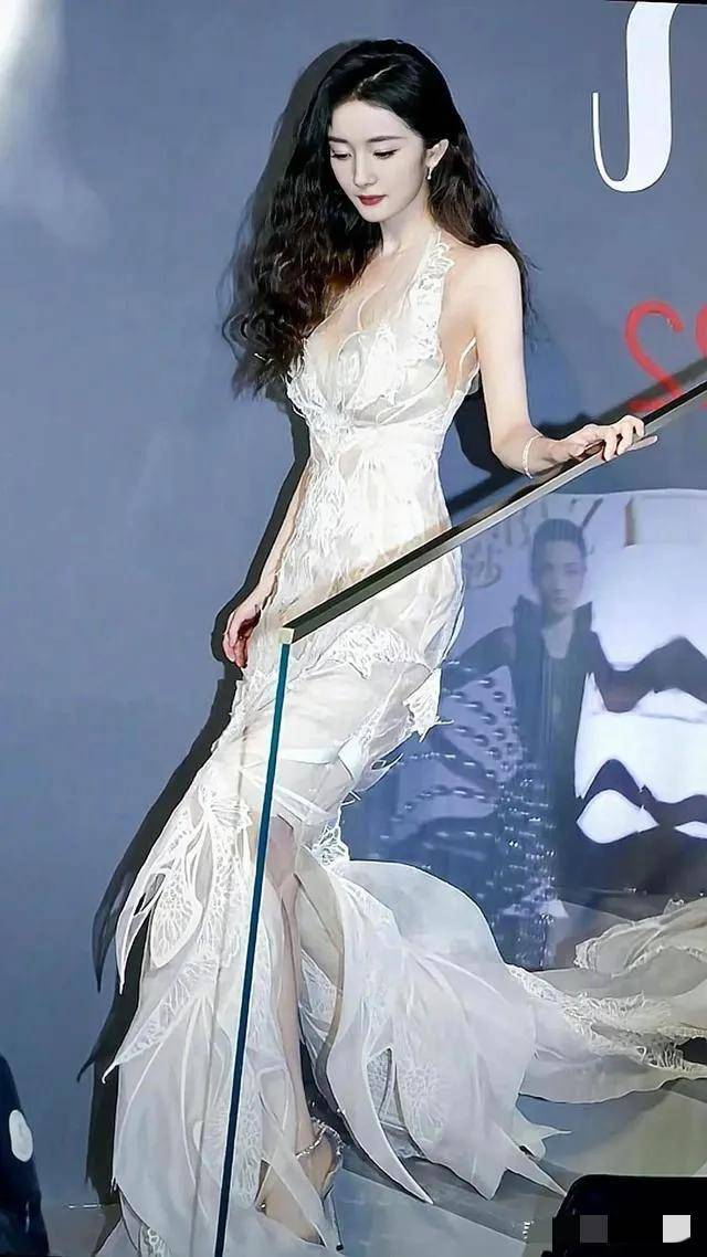 杨幂,刘亦菲,热巴,刘诗诗,那些明星们穿过的白裙子_白色_纱裙_活动